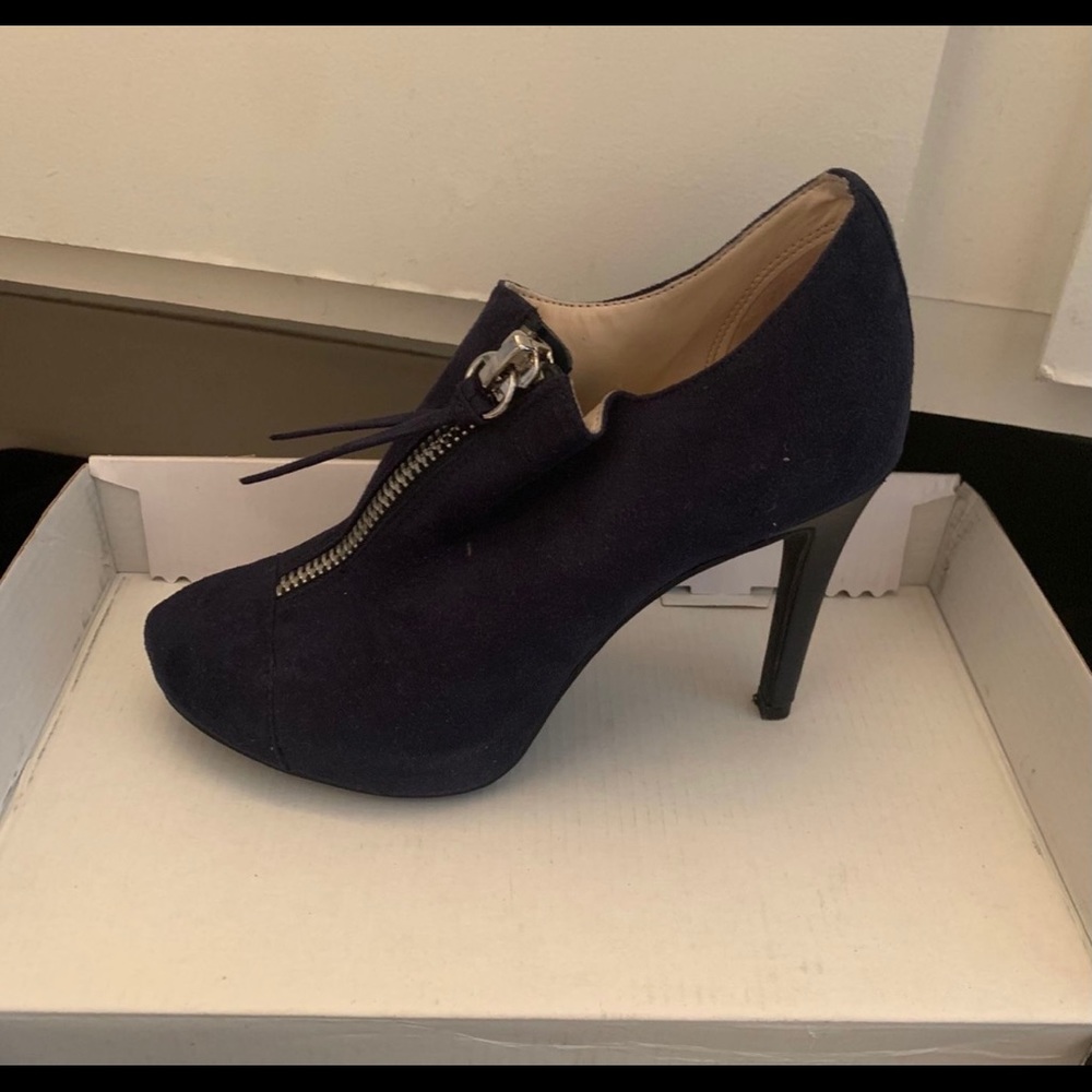 Bar lll heel boots